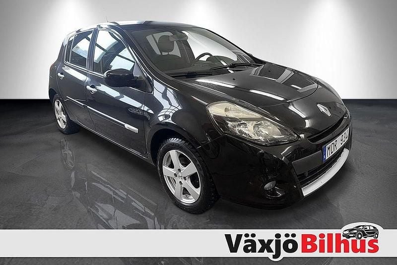 Begagnad Renault Clio IV 75 HK (55 kW) 2011 Svart Halvkombi