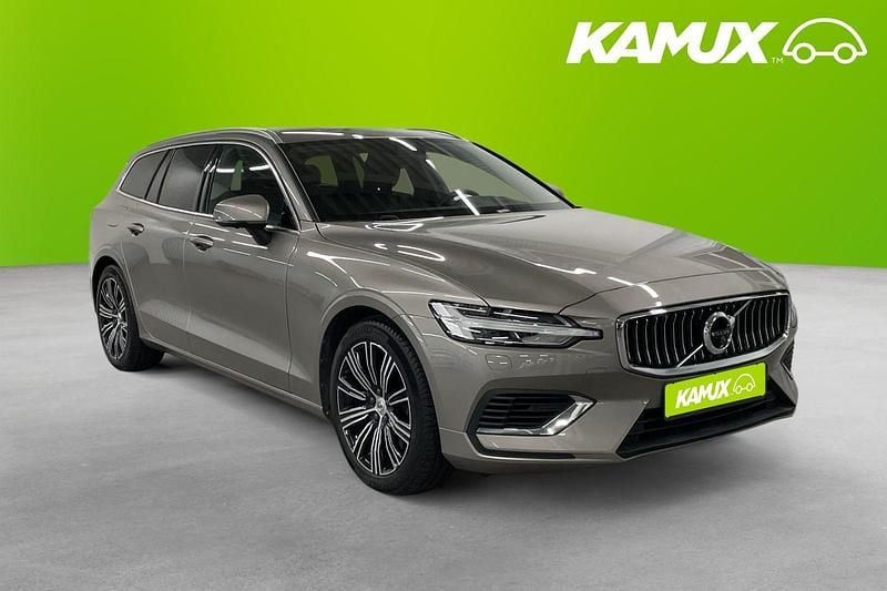 Silver/grå Begagnad 2022 Volvo V60 Inscription Kombi | 368 800 kr (Bra pris) - Bild 1/4