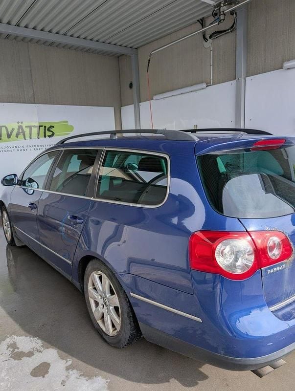 Blå Begagnad 2007 VW Passat Comfortline Kombi | 12 000 kr (Marknadspris) - Bild 1/3