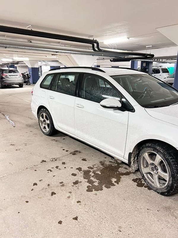 Begagnad VW Golf VII 130 HK (95 kW) 2019 Kombi