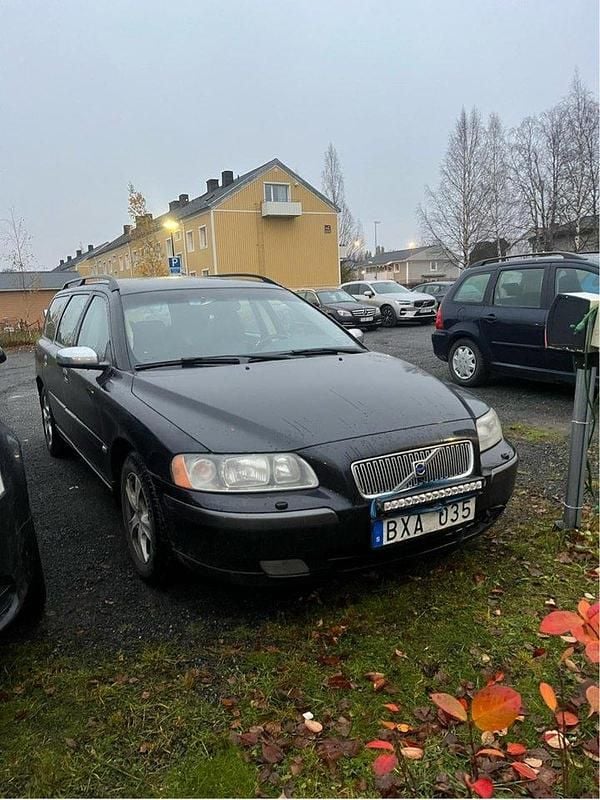 Svart Begagnad 2006 Volvo V70 Dynamic Kombi | 27 000 kr (Marknadspris) - Bild 1/4