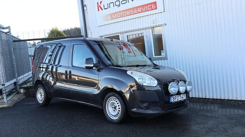 Svart Begagnad 2014 Fiat Doblò Minibuss | 39 500 kr (Bra pris) - Bild 1/4