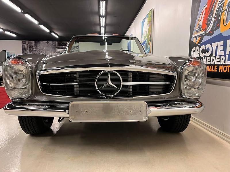 Begagnad Mercedes SL280 1969 Antracite metallic Cab