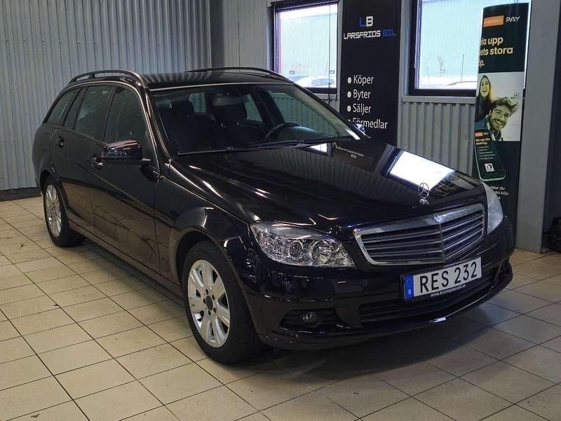 Svart Begagnad 2009 Mercedes C200 Classic Kombi | 64 900 kr (Marknadspris) - Bild 1/4