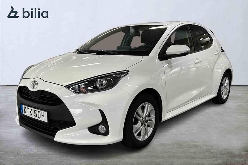 Vit Begagnad 2021 Toyota Yaris Halvkombi | 159 900 kr - Bild 1/1