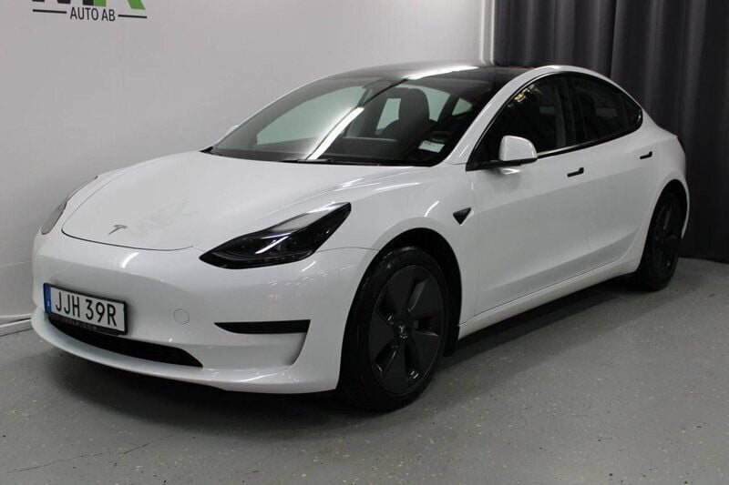Vit Begagnad 2022 Tesla Model 3 Standard Range Sedan | 479 900 kr - Bild 1/4
