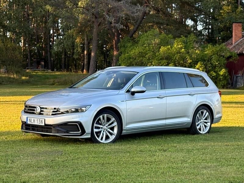 Begagnad 2020 VW Passat GTE Kombi | 200 000 kr (Marknadspris) - Bild 1/4