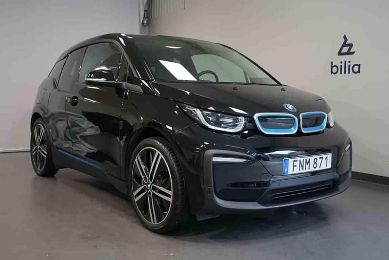 Svart Begagnad 2022 BMW i3 Comfort Edition Halvkombi | 229 900 kr (Superpris) - Bild 1/1