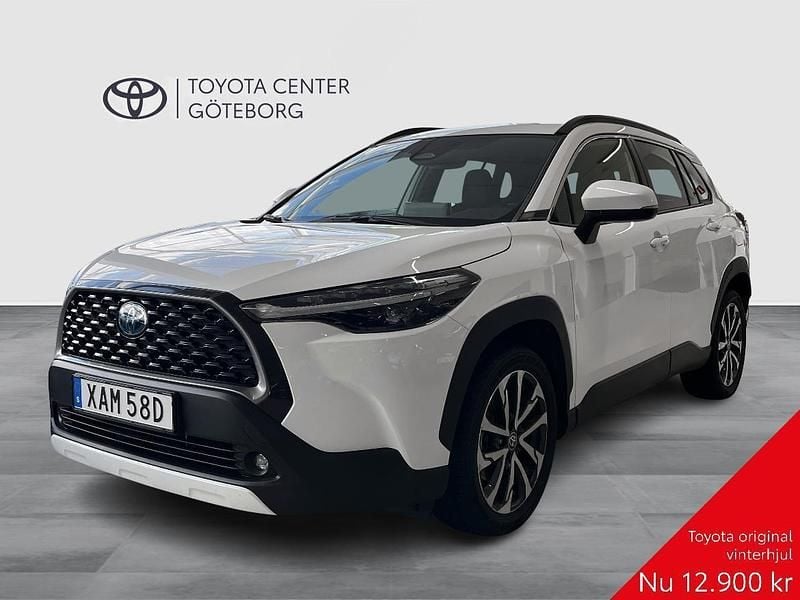 Vit Begagnad 2022 Toyota Corolla Cross Style SUV | 334 900 kr (Bra pris) - Bild 1/2