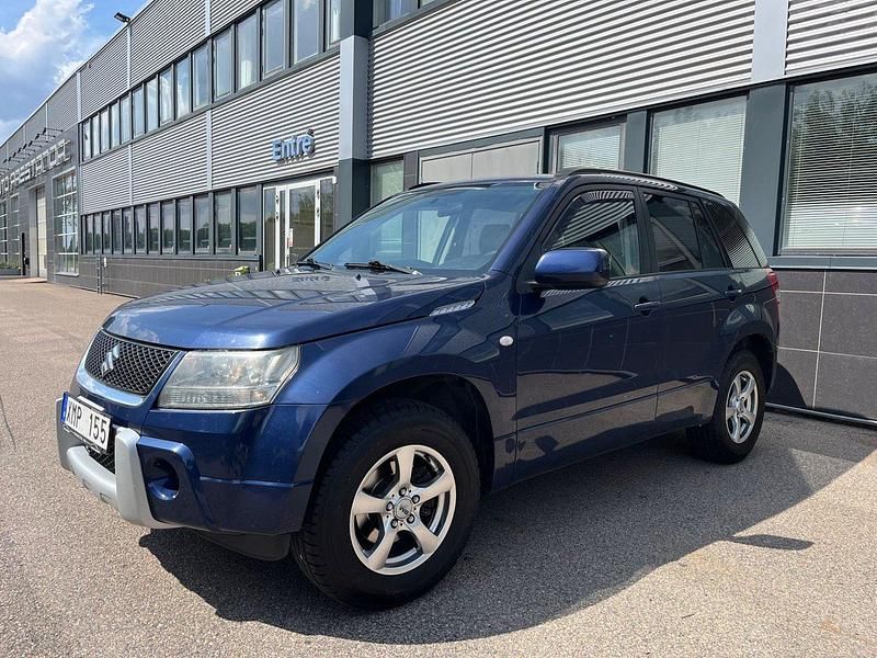 Mörkblå (blå) Begagnad 2005 Suzuki Grand Vitara SUV | 54 900 kr (Bra pris) - Bild 1/4