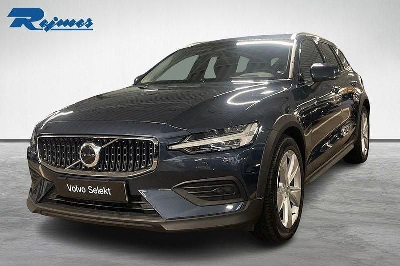 Mörkblå Begagnad 2024 Volvo V60 CC Core Kombi | 399 900 kr (Bra pris) - Bild 1/4