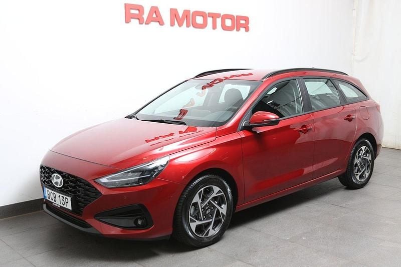 Röd Begagnad 2025 Hyundai i30 Essential Kombi | 269 900 kr (Marknadspris) - Bild 1/4
