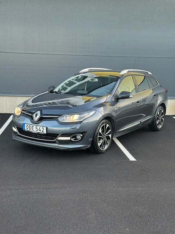 Grå Begagnad 2015 Renault Mégane GrandTour Bose Edition Kombi | 72 000 kr (Marknadspris) - Bild 1/4
