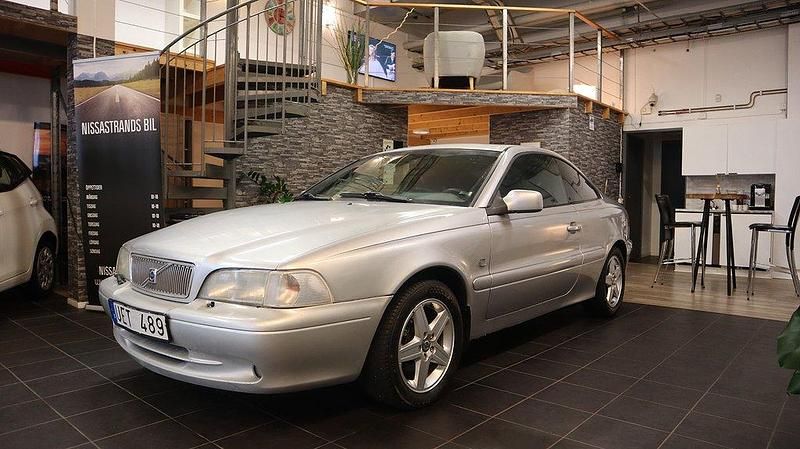 Silver Begagnad 1998 Volvo C70 | 33 900 kr - Bild 1/4