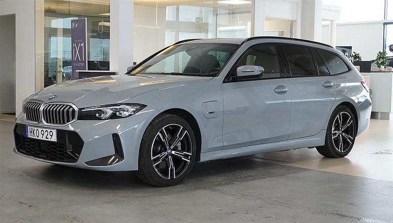 Begagnad BMW 330e M Sport 184 HK (135 kW) 2022 Grå Kombi
