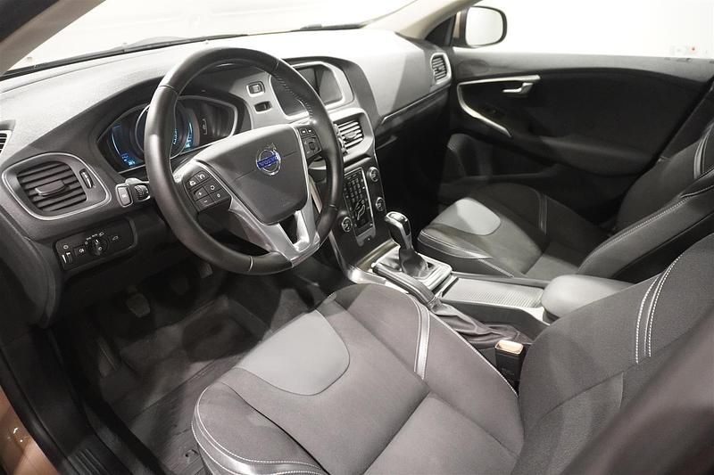 Begagnad Volvo V40 Momentum 120 HK (88 kW) 2015 Okänd Kombi