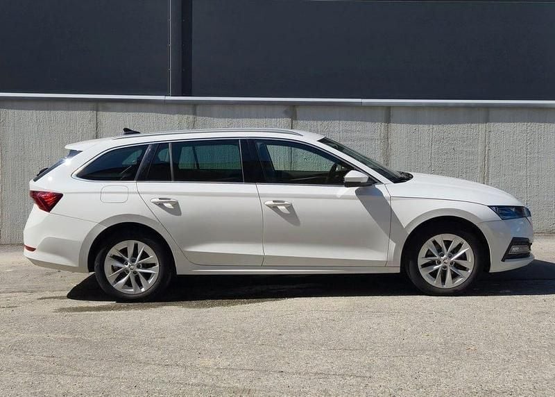 Begagnad Skoda Octavia Style 204 HK (150 kW) 2022 Vit Kombi