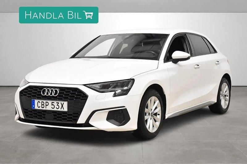 Vit Begagnad 2021 Audi A3 Sportback Comfort Halvkombi | 199 800 kr (Marknadspris) - Bild 1/4