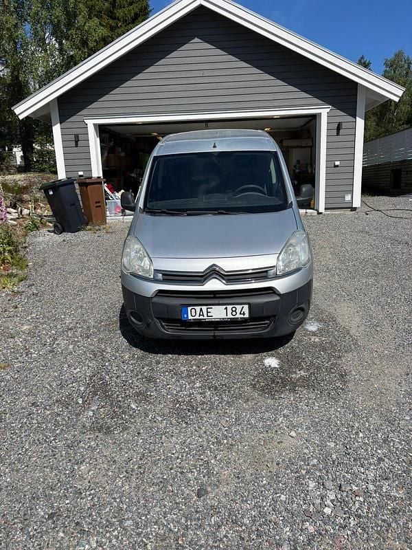 Begagnad Citroën Berlingo 90 HK (66 kW) 2013 Minibuss