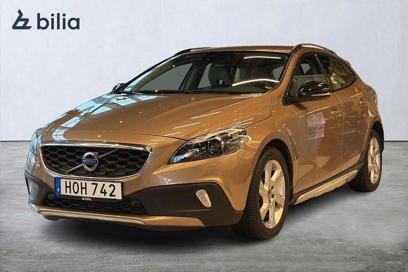 Begagnad Volvo V40 CC Summum 150 HK (110 kW) 2015 Brun Kombi