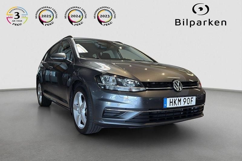 Mörkgrå (grå) Begagnad 2020 VW Golf VII GT Kombi | 209 990 kr (Marknadspris) - Bild 1/4