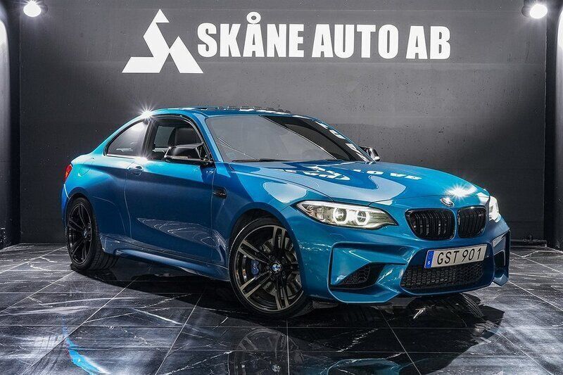 Blå Begagnad 2017 BMW M2 Sportkupé | 459 900 kr (Marknadspris) - Bild 1/4
