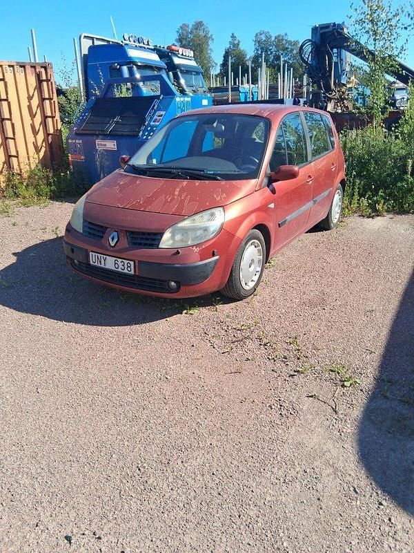 Röd Begagnad 2004 Renault Scénic II Minibuss | 3 000 kr (Superpris) - Bild 1/3