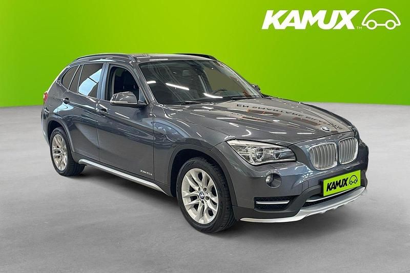 Grå Begagnad 2015 BMW X1 xLine SUV | 169 700 kr (Marknadspris) - Bild 1/3