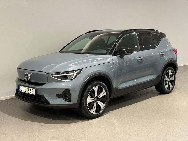 Grå Begagnad 2023 Volvo XC40 Plus SUV | 349 500 kr - Bild 1/3