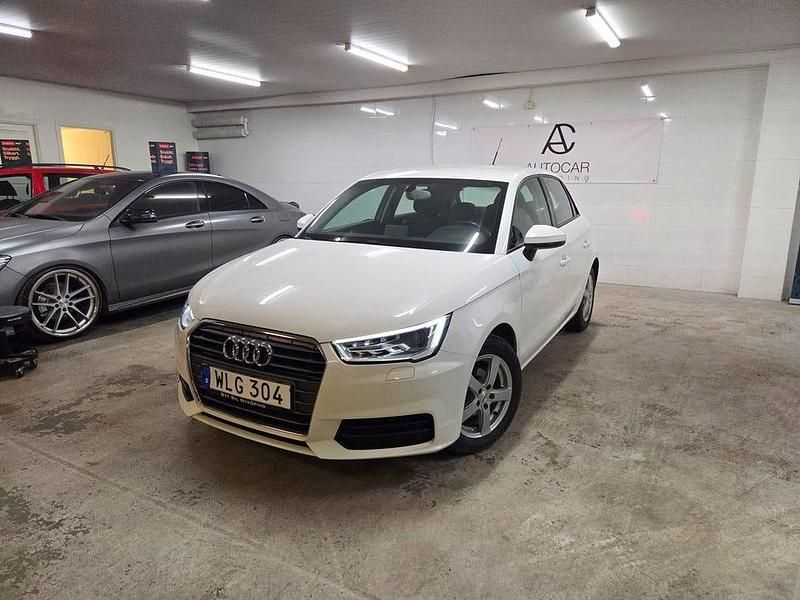 Vit Begagnad 2017 Audi A1 Sportback Halvkombi | 114 900 kr (Marknadspris) - Bild 1/4