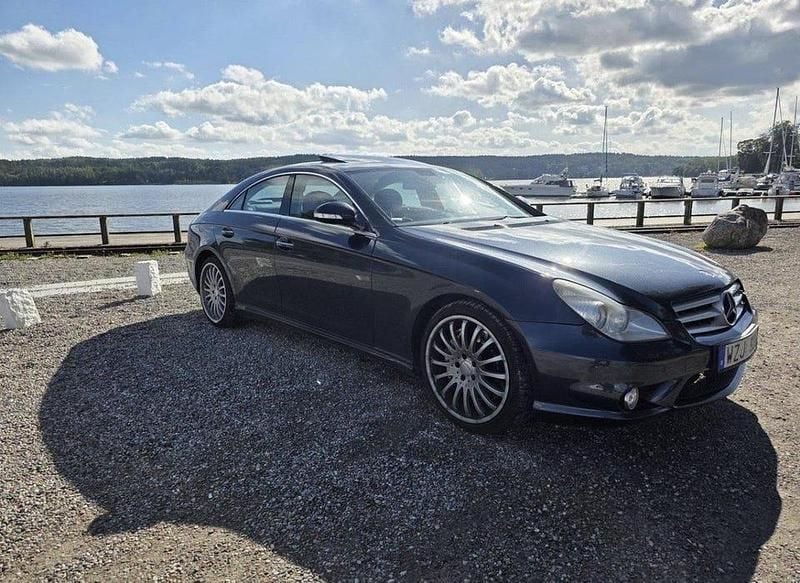Blå Begagnad 2006 Mercedes CLS55 AMG AMG Sportkupé | 179 000 kr - Bild 1/4
