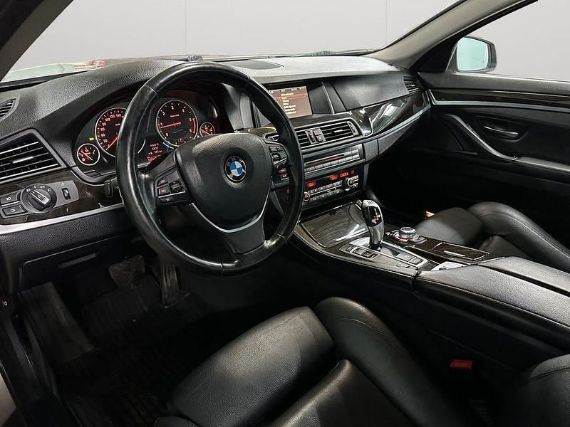 Begagnad BMW 520 184 HK (135 kW) 2014 Silver Sedan