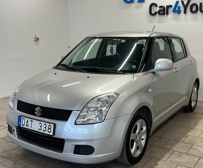 Silver Begagnad 2006 Suzuki Swift Halvkombi | 42 500 kr (Marknadspris) - Bild 1/4
