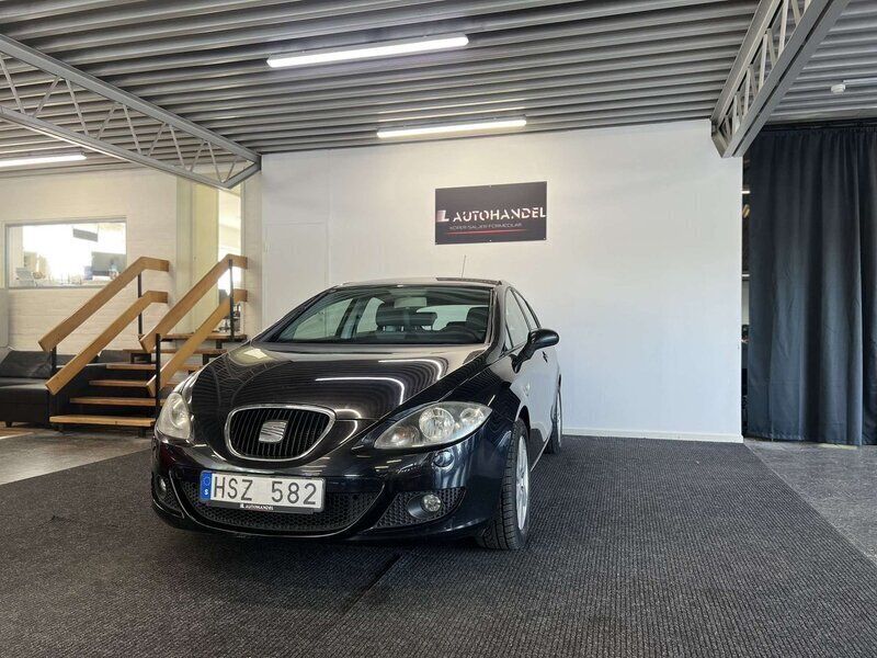 Svart Begagnad 2008 Seat Leon Halvkombi | 39 900 kr (Marknadspris) - Bild 1/4