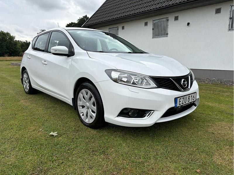 Vit Begagnad 2016 Nissan Pulsar Halvkombi | 74 900 kr (Marknadspris) - Bild 1/4