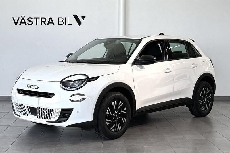 Vit Begagnad 2023 Fiat 600 Lounge Halvkombi | 269 900 kr - Bild 1/4