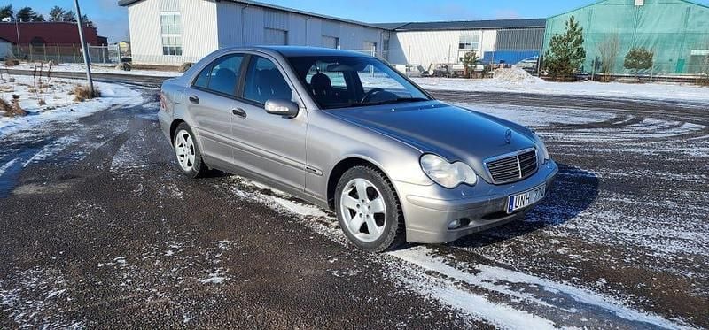Begagnad Mercedes C180 143 HK (105 kW) 2004