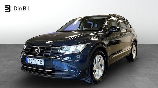 Grå (urano grey) Begagnad 2022 VW Tiguan Life SUV | 299 900 kr (Marknadspris) - Bild 1/4