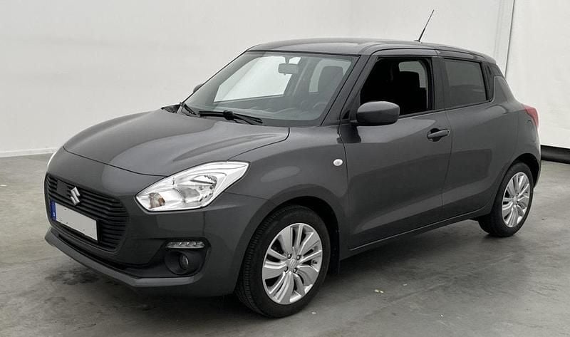 Grå Begagnad 2018 Suzuki Swift Halvkombi | 110 000 kr (Superpris) - Bild 1/4