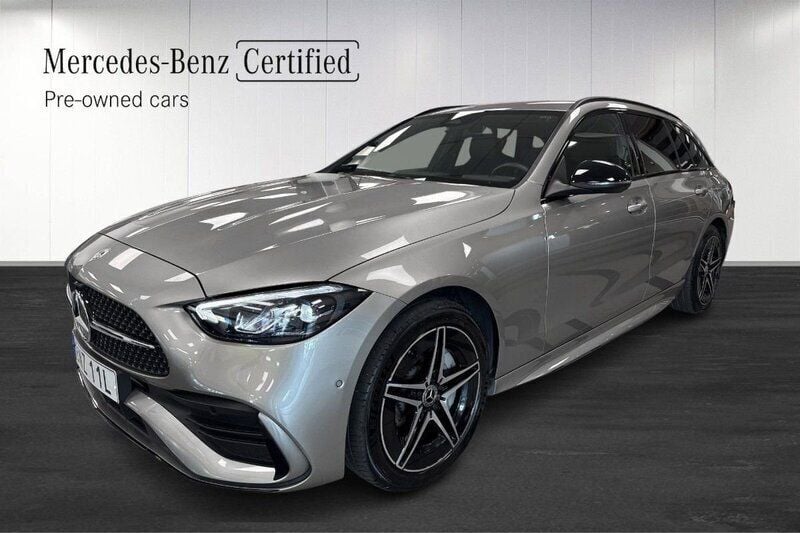 Silver Begagnad 2024 Mercedes C300e AMG Kombi | 499 900 kr (Marknadspris) - Bild 1/4