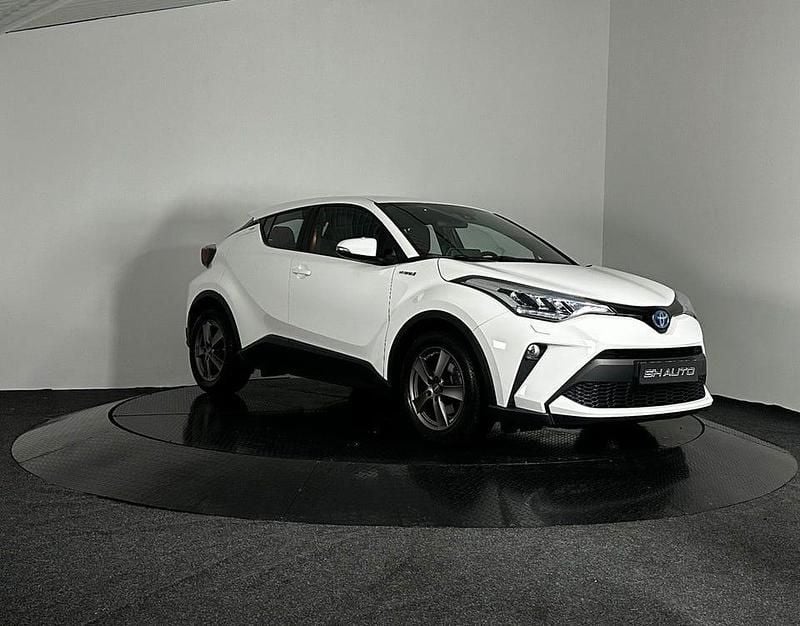 Begagnad Toyota C-HR Active 122 HK (89 kW) 2020 Vit SUV