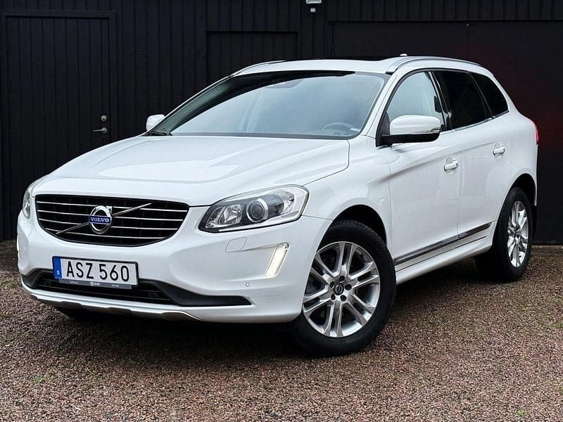 Vit Begagnad 2015 Volvo XC60 Summum SUV | 169 900 kr (Bra pris) - Bild 1/4