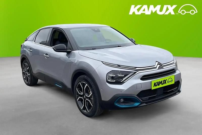 Silver/grå Begagnad 2023 Citroën e-C4 Halvkombi | 209 700 kr - Bild 1/3