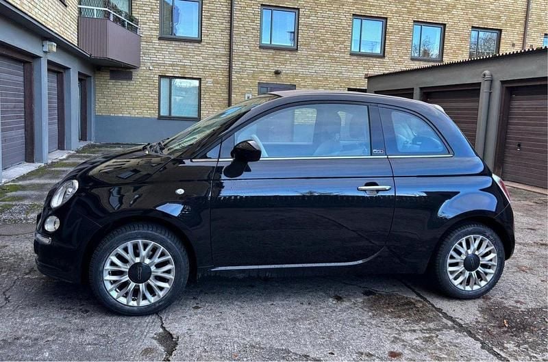 Svart Begagnad 2016 Fiat 500 Lounge Cab | 94 000 kr (Superpris) - Bild 1/4