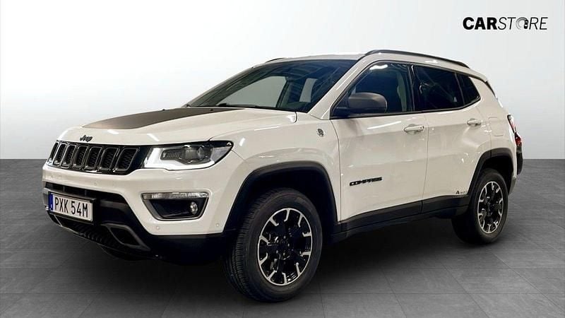 Vit (white) Begagnad 2020 Jeep Compass Trailhawk SUV | 209 900 kr (Bra pris) - Bild 1/4