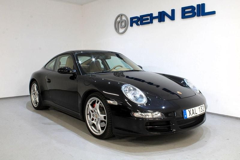 Svart Begagnad 2005 Porsche 911 Carrera S Sport Sportkupé | 585 000 kr (Bra pris) - Bild 1/4