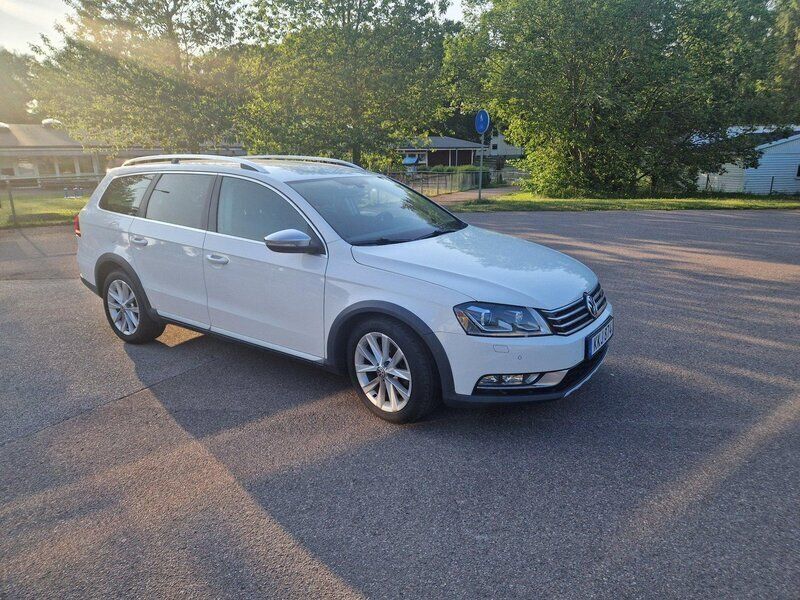 Vit Begagnad 2015 VW Passat Alltrack Kombi | 93 000 kr (Marknadspris) - Bild 1/4