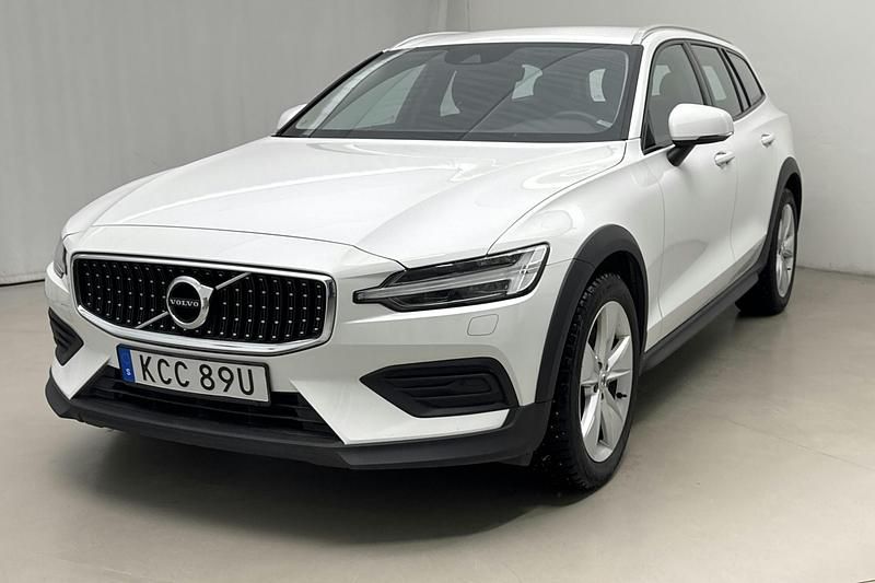Vit Begagnad 2022 Volvo V60 CC Kombi | 259 000 kr (Superpris) - Bild 1/4