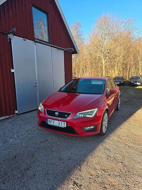Röd Begagnad 2013 Seat Leon FR Halvkombi | 65 000 kr (Marknadspris) - Bild 1/4