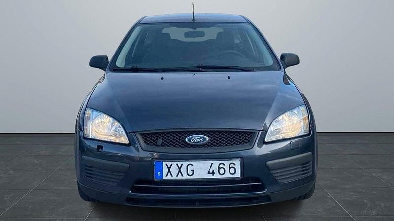 Grå Begagnad 2006 Ford Focus Kombi | 27 900 kr (Lite dyr) - Bild 1/4